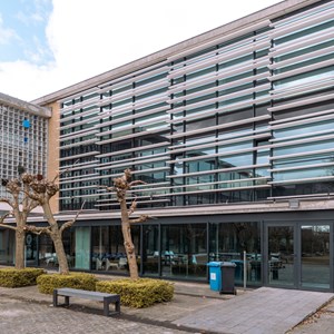Esthetische, duurzame zonwering bij Howest Campus Brugge