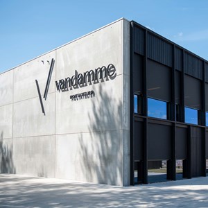 Vandamme Houtatelier kiest voor esthetische en functionele doekzonwering Vandamme Houtatelier kiest voor esthetische en functionele doekzonwering