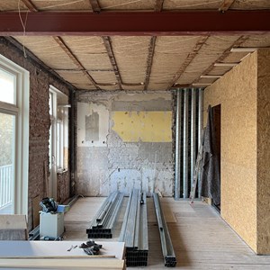 Duurzaam wonen in Amsterdam: een renovatieproject met een groen hart 