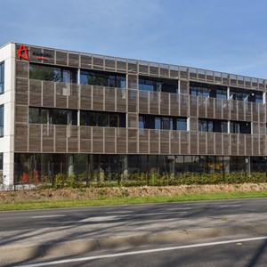 Axintor Interim kiest voor permanent houten zonweringsysteem met esthetisch karakter 