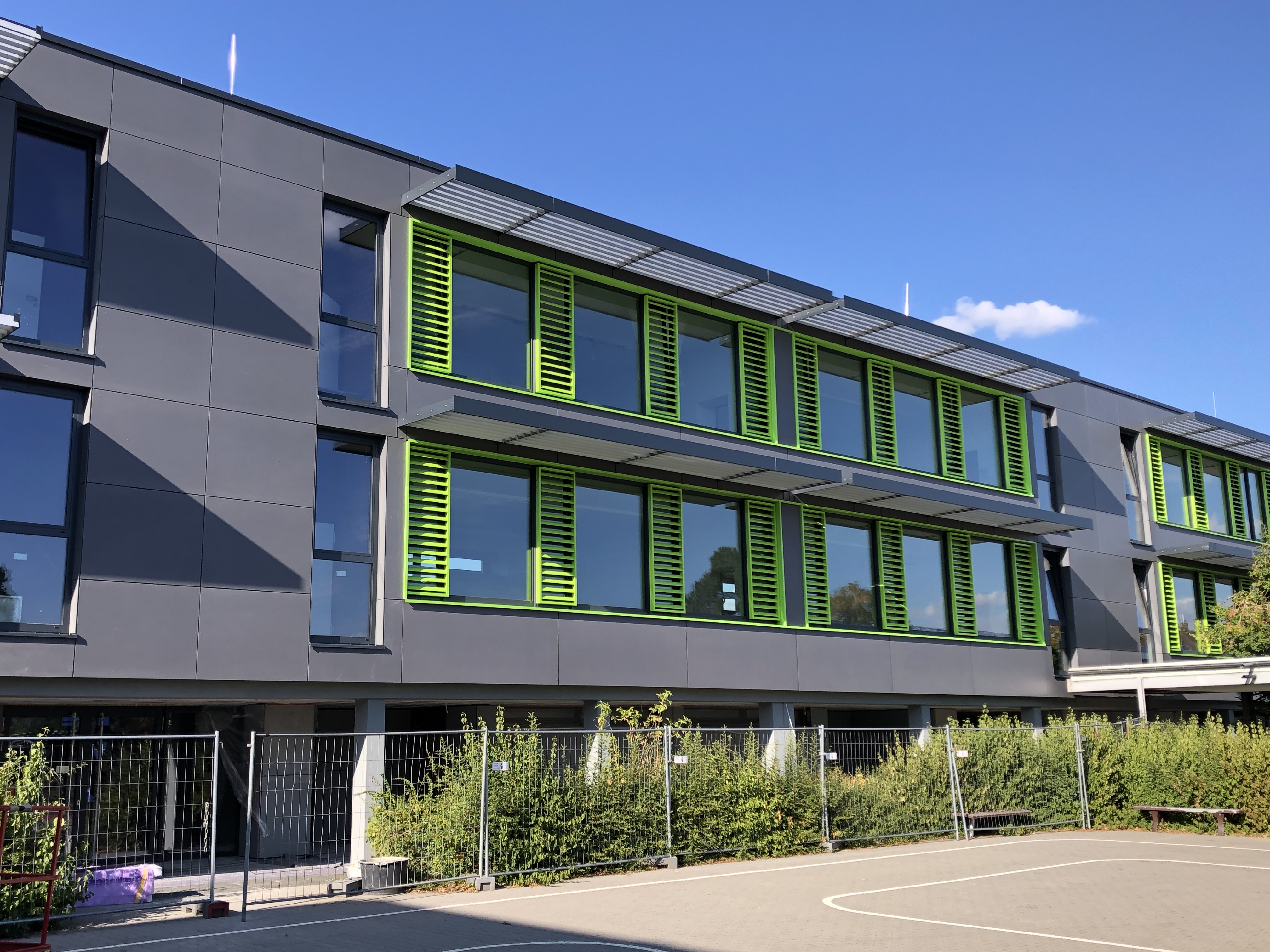 Linkenheim primary school promotes a stimulating learning environment with modern solar shading