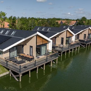 Architecturale zonwering en ventilatie bij Roompot Vakantiewoningen in Breskens