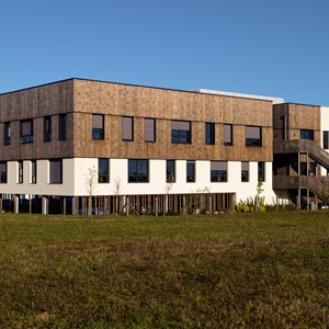 Installation of the DucoWall Acoustic system on the Pacifica building in Fleury-sur-Orne