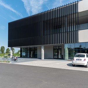 Almiver Veurne: a sleek façade with a clear function