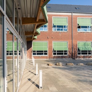 External solar shading for schools — Vrije Basisschool De Robbert, Hamont-Achel