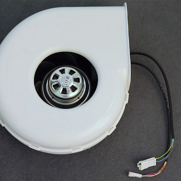 How do you maintain the fans in the DucoBox Energy Comfort D325?