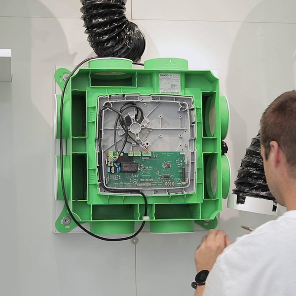 Installing the DucoBox Silent Connect