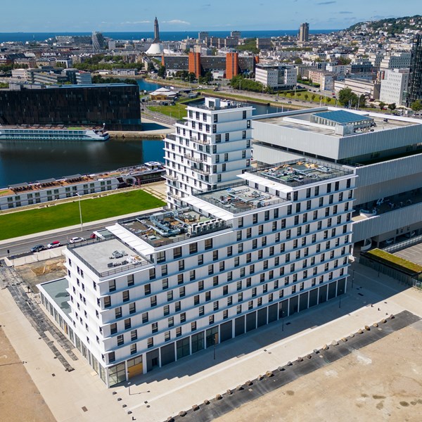 Protection solaire architecturale au cœur du campus urbain